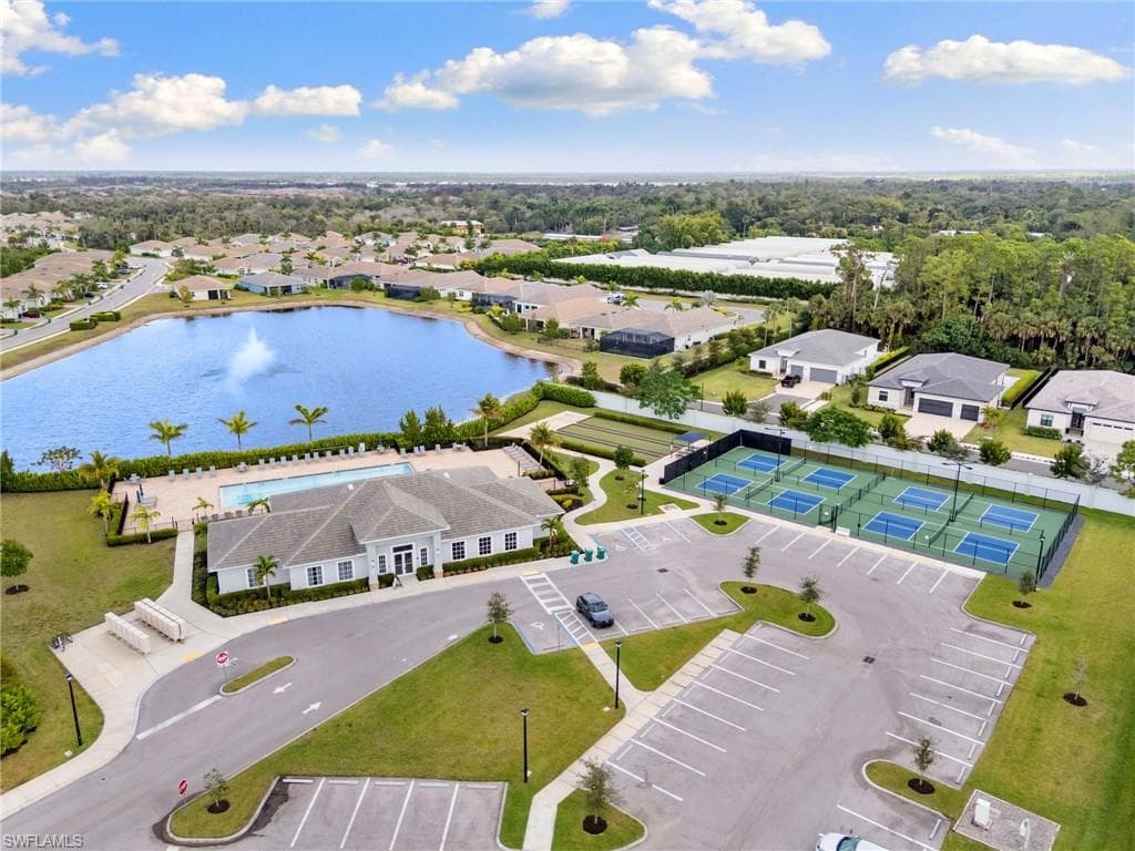 387 Grace Bay LN, NAPLES FL 34114-32