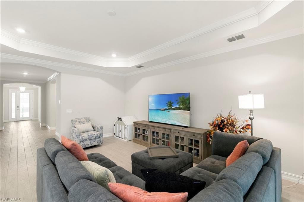 387 Grace Bay LN, NAPLES FL 34114-3