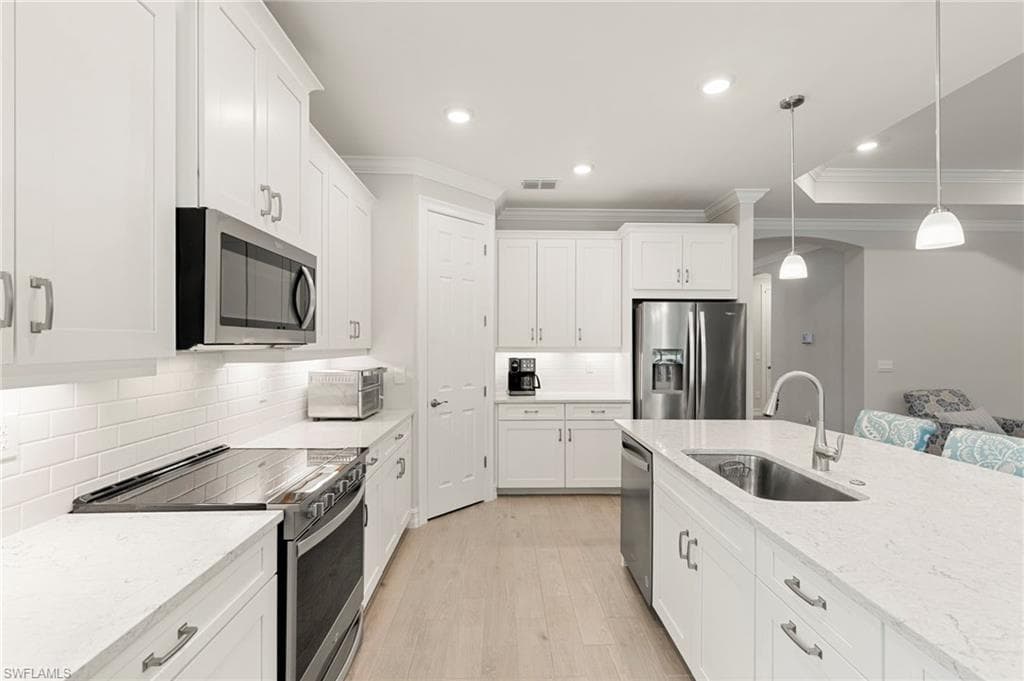 387 Grace Bay LN, NAPLES FL 34114-7