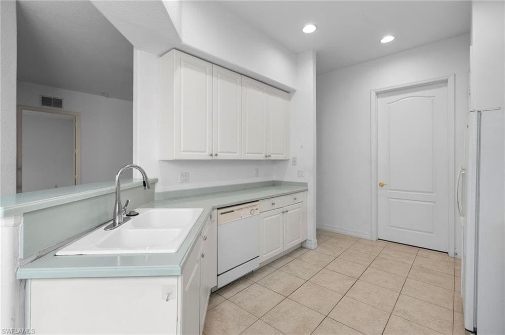 6010 Jonathans Bay CIR # 102, FORT MYERS FL 33908-12