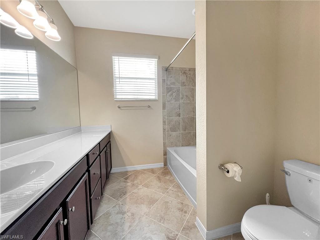 8895 Via Isola CT, FORT MYERS FL 33966-17