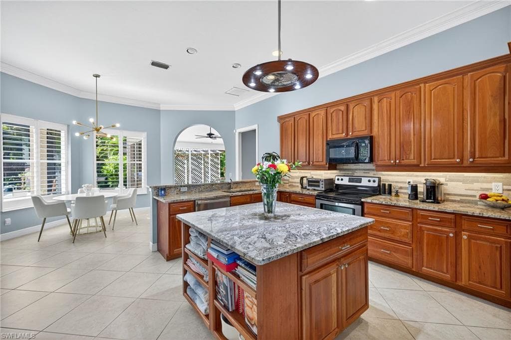 2229 Goshawk CT, NAPLES FL 34105-6