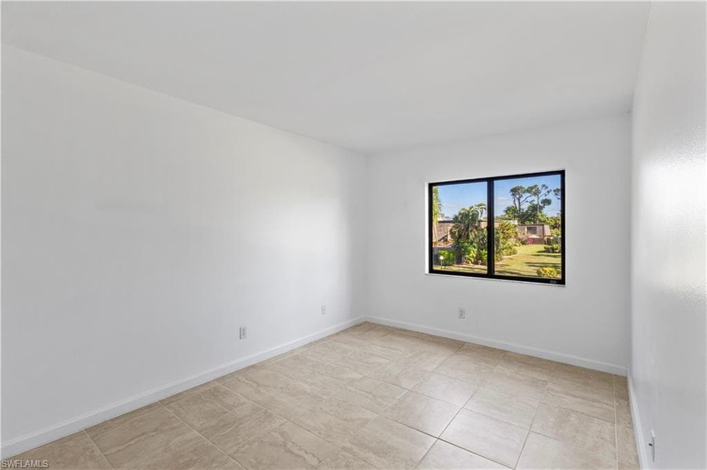 4001 Sandlewood LN # 4, FORT MYERS FL 33907-23