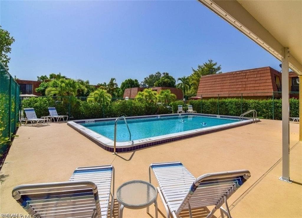 4001 Sandlewood LN # 4, FORT MYERS FL 33907-37