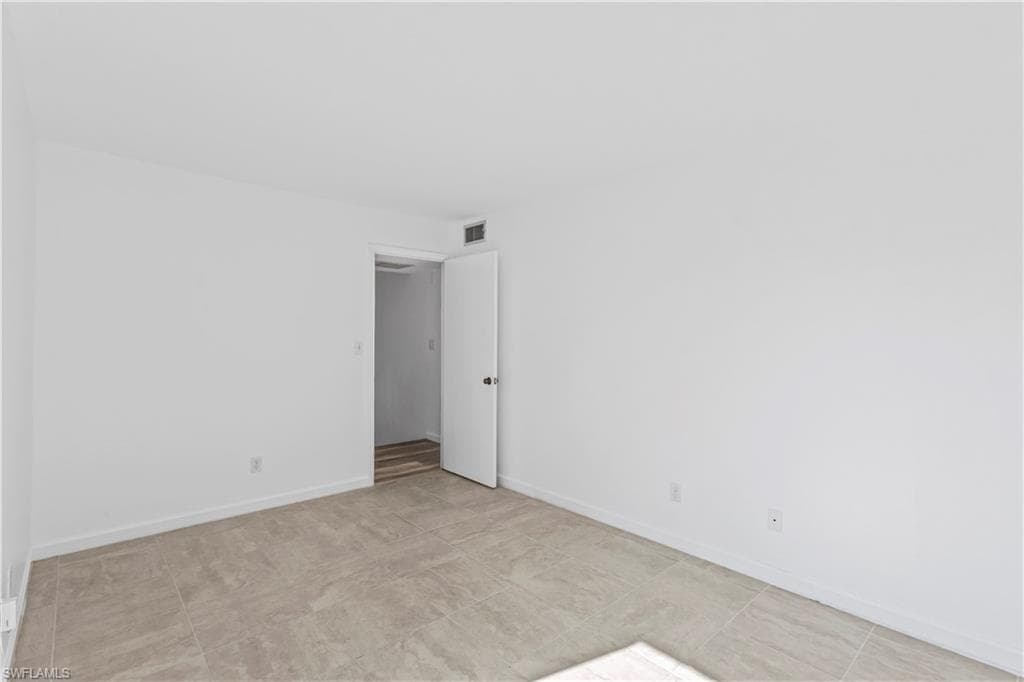 4001 Sandlewood LN # 4, FORT MYERS FL 33907-28