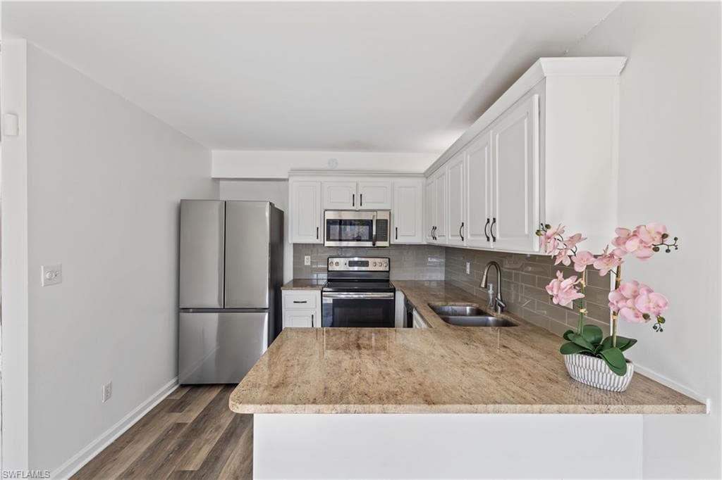 4001 Sandlewood LN # 4, FORT MYERS FL 33907-7