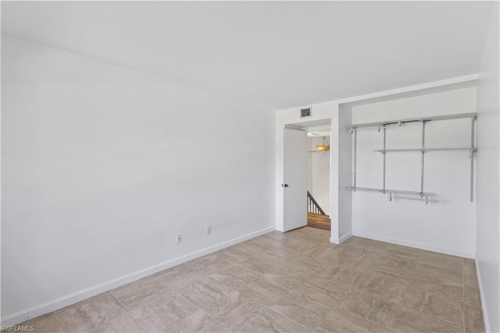 4001 Sandlewood LN # 4, FORT MYERS FL 33907-24