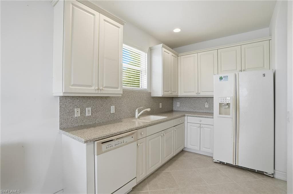 10537 Bella Vista DR, FORT MYERS FL 33913-23