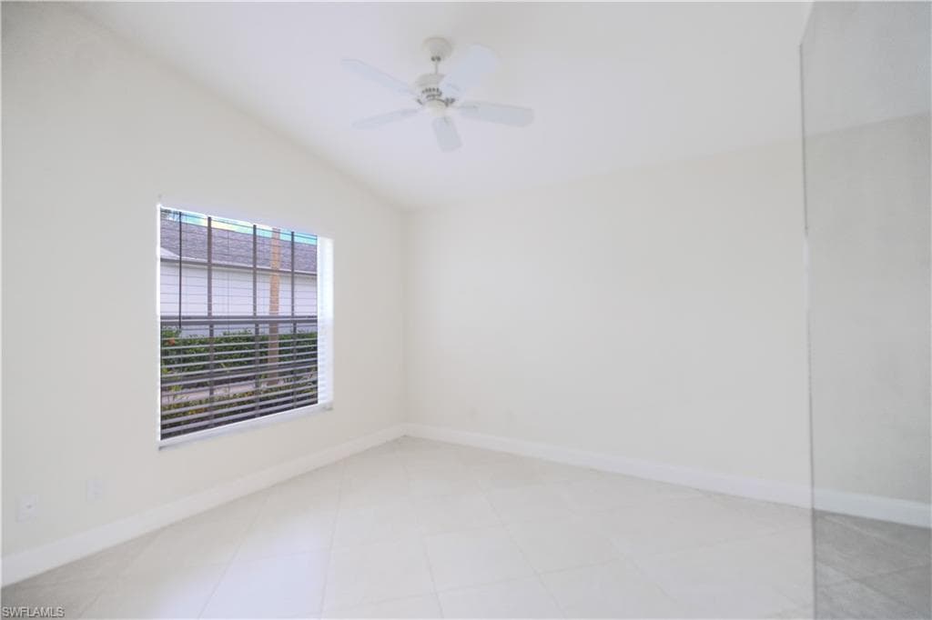 5442 Whitten DR, NAPLES FL 34104-11