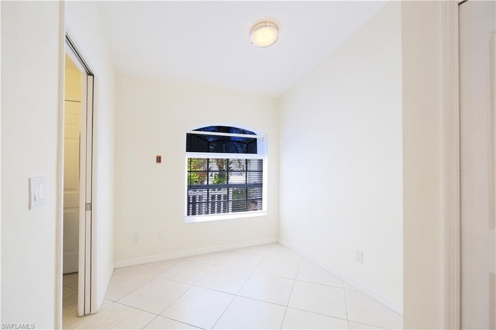 5442 Whitten DR, NAPLES FL 34104-10