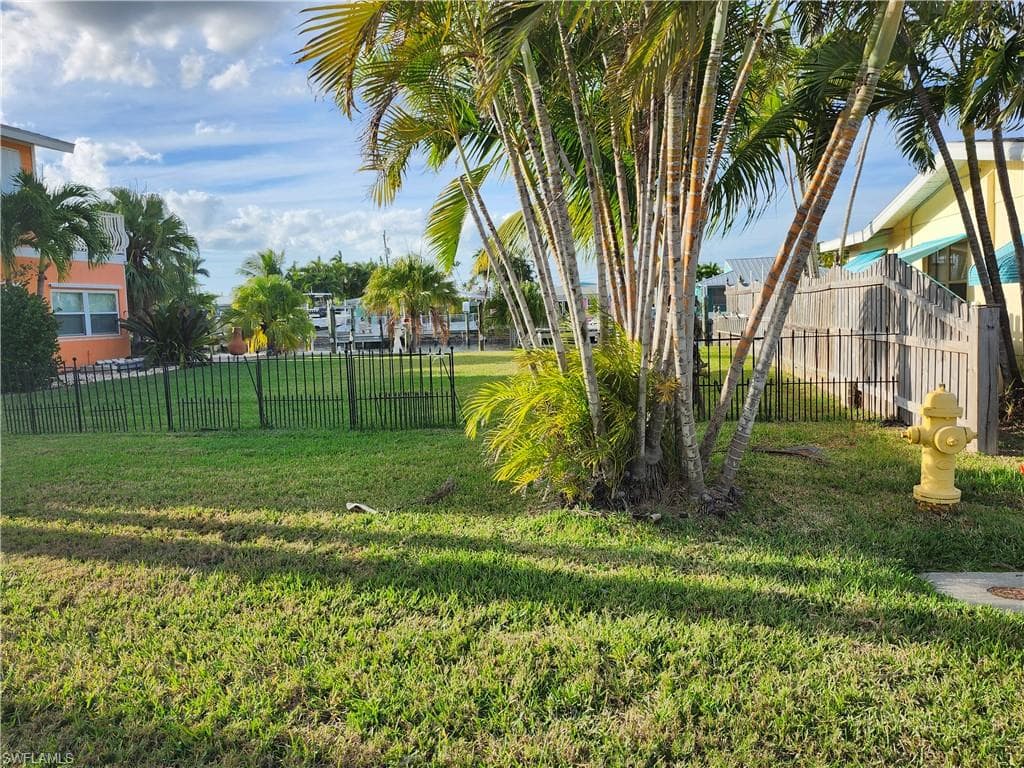 2596 Bayshore DR, MATLACHA FL 33993-2