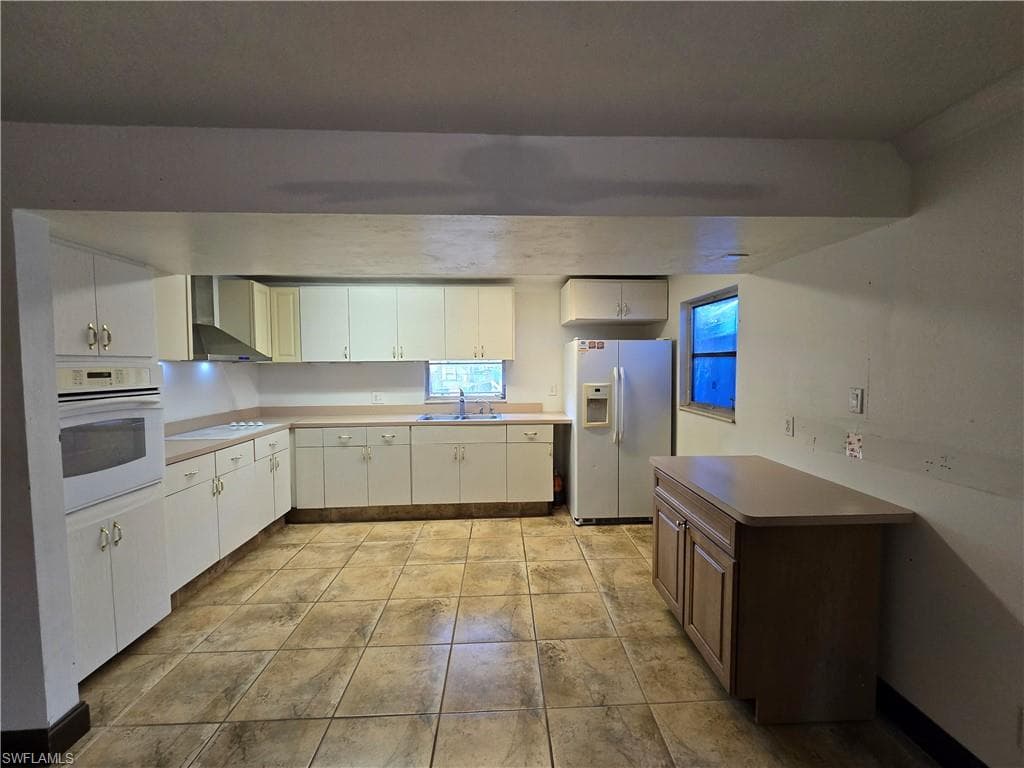 1569 Maple DR, FORT MYERS FL 33907-5