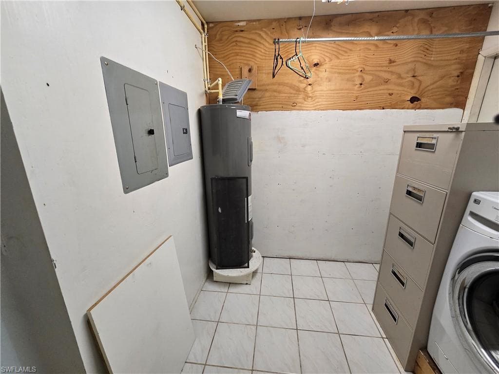 1569 Maple DR, FORT MYERS FL 33907-6