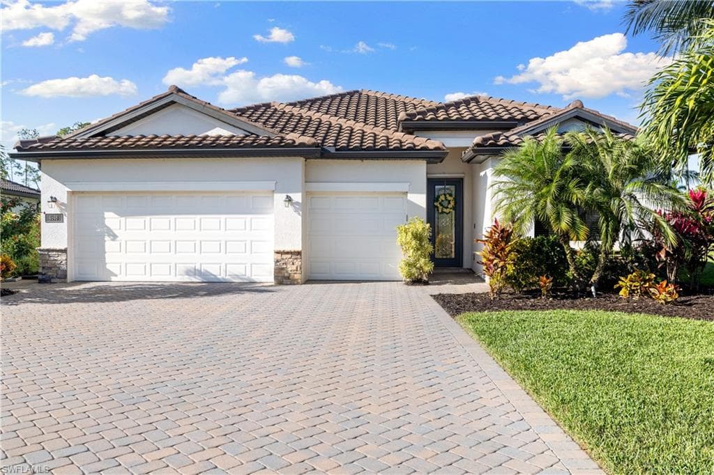 4698 Abaca CIR, NAPLES FL 34119-24