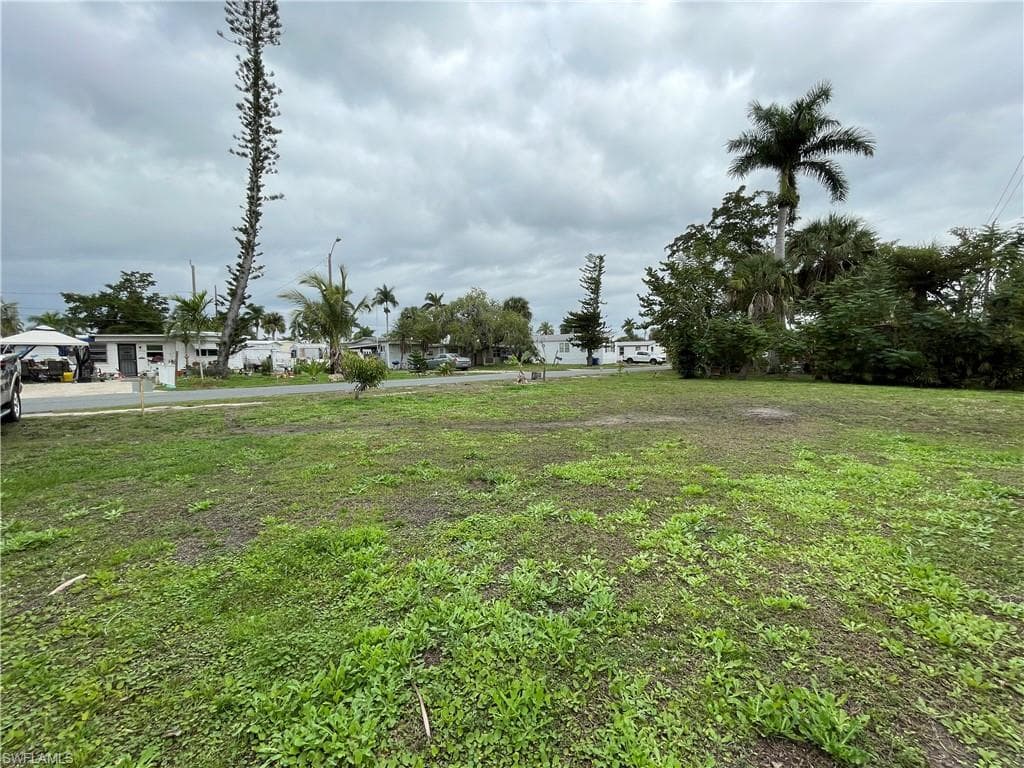 12135 Hibiscus DR, FORT MYERS FL 33908-5