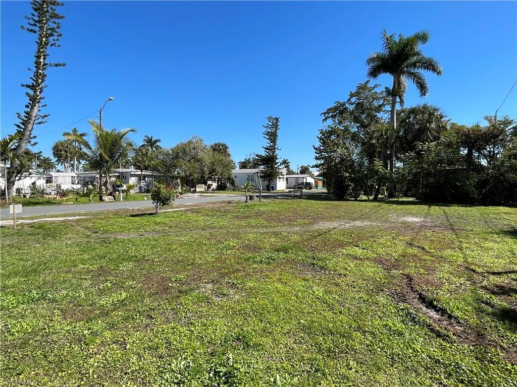 12135 Hibiscus DR, FORT MYERS FL 33908-15