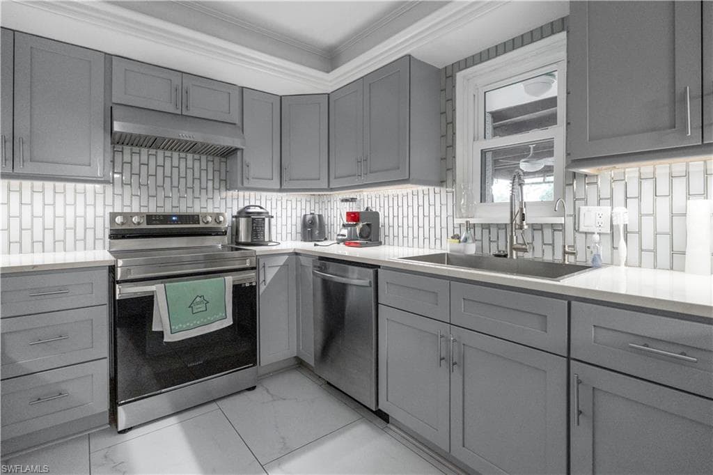 3586 Croton RD, NAPLES FL 34104-9