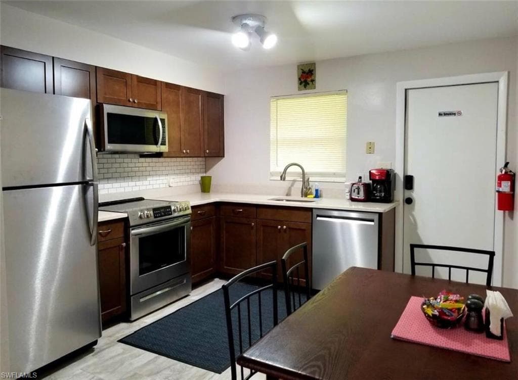1136 Michigan AVE-2