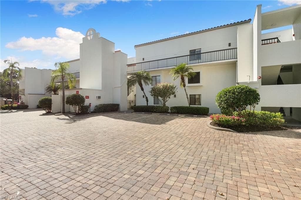 592 Beachwalk CIR # N102, NAPLES FL 34108-2