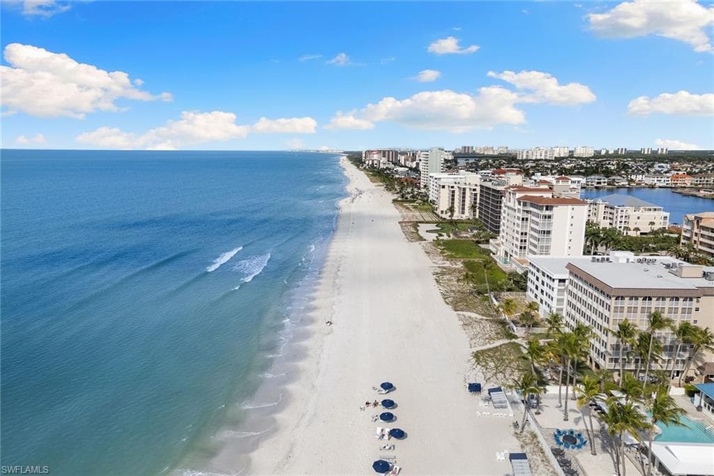 592 Beachwalk CIR # N102, NAPLES FL 34108-32