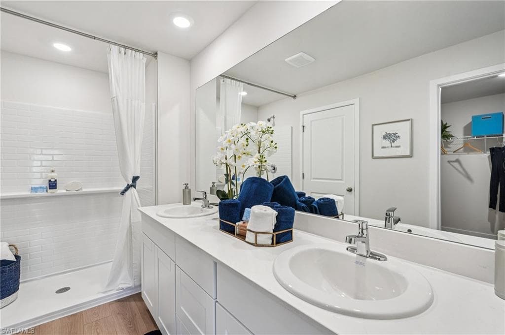 1221 BROOKLANDS DR, FORT MYERS FL 33905-28