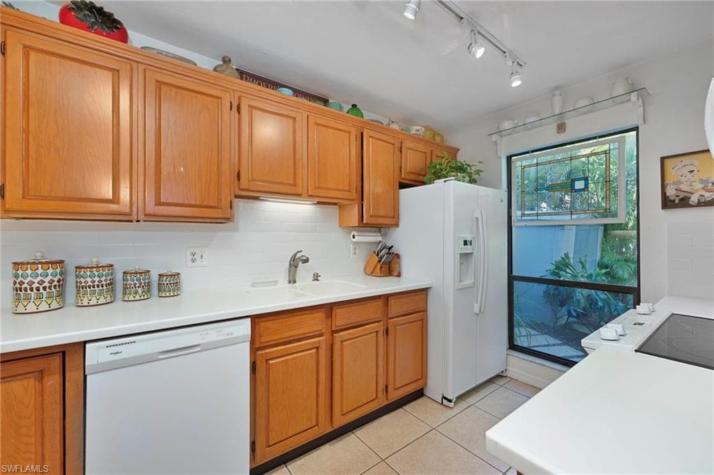 1337 Solana RD K9-5