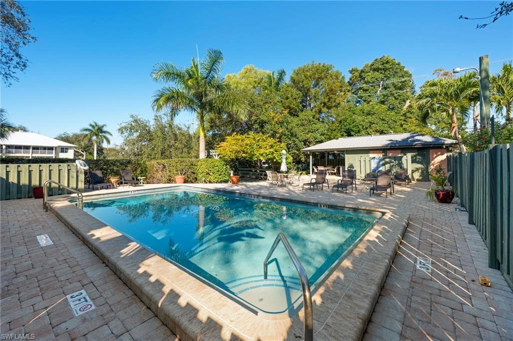 1337 Solana RD K9-12
