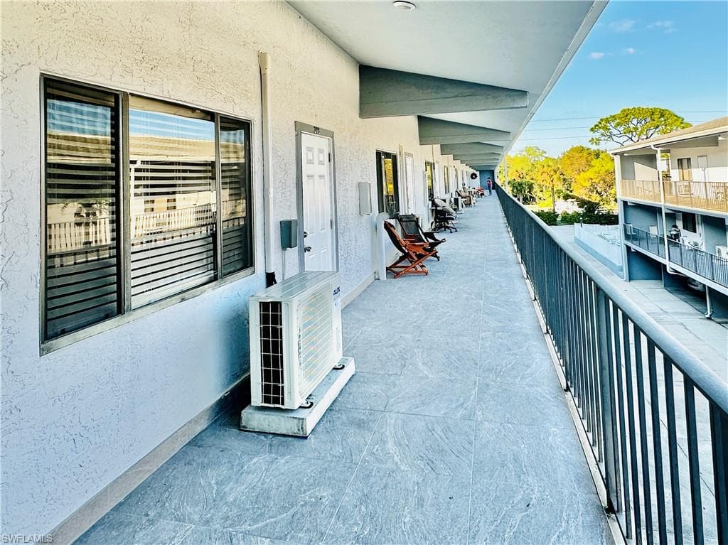 826 Wiggins Pass RD # 310, NAPLES FL 34110-2