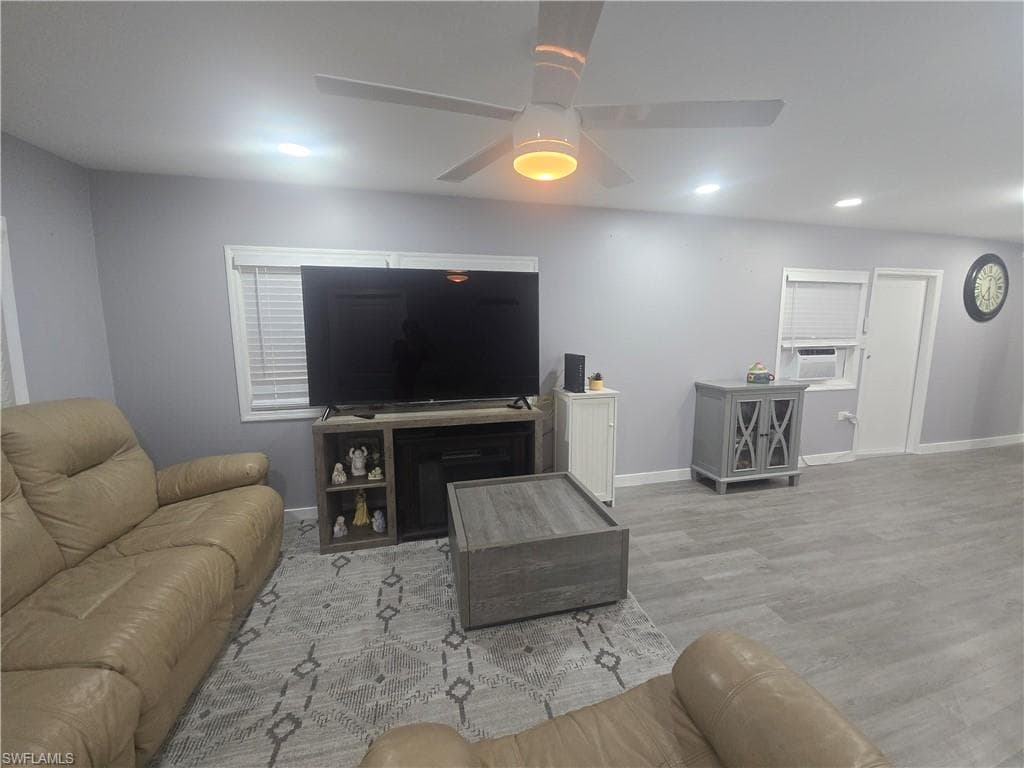 9 Moonstone CIR, NAPLES FL 34112-2