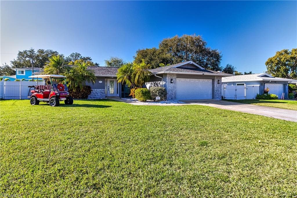 2376 Armour DR, DUNEDIN FL 34698-1