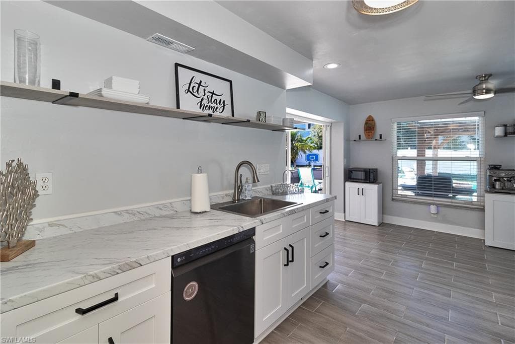 2376 Armour DR, DUNEDIN FL 34698-11