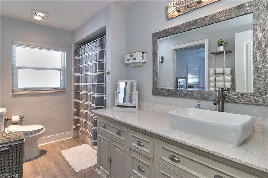 2376 Armour DR, DUNEDIN FL 34698-21