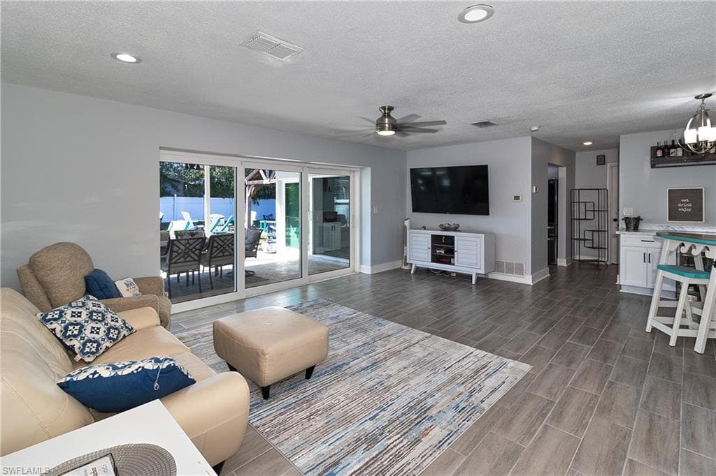 2376 Armour DR, DUNEDIN FL 34698-2