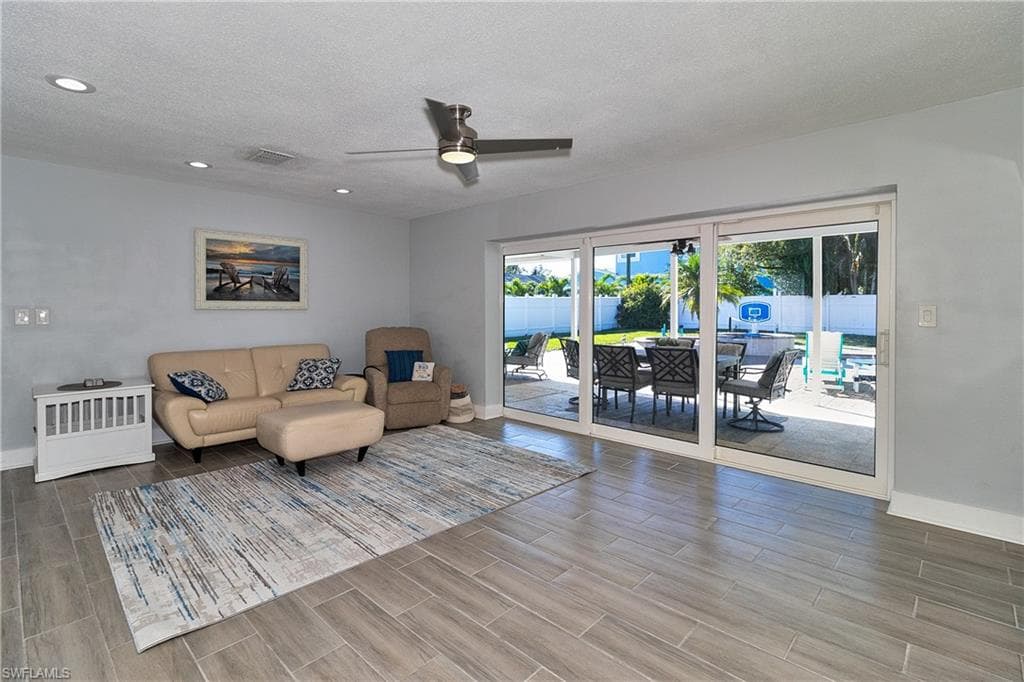 2376 Armour DR, DUNEDIN FL 34698-4