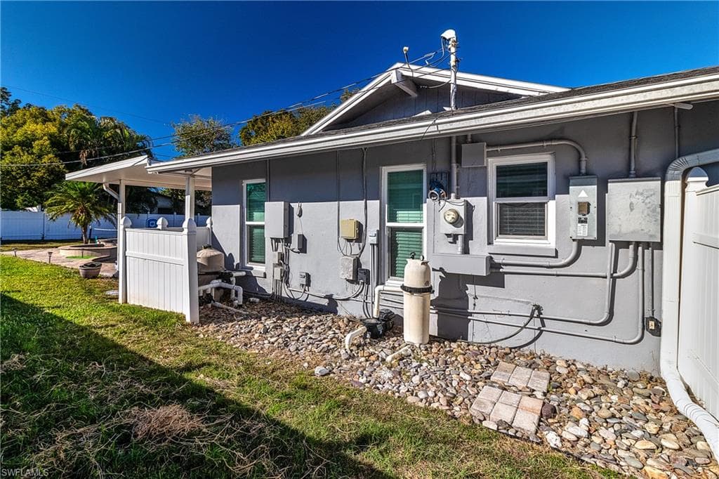 2376 Armour DR, DUNEDIN FL 34698-39