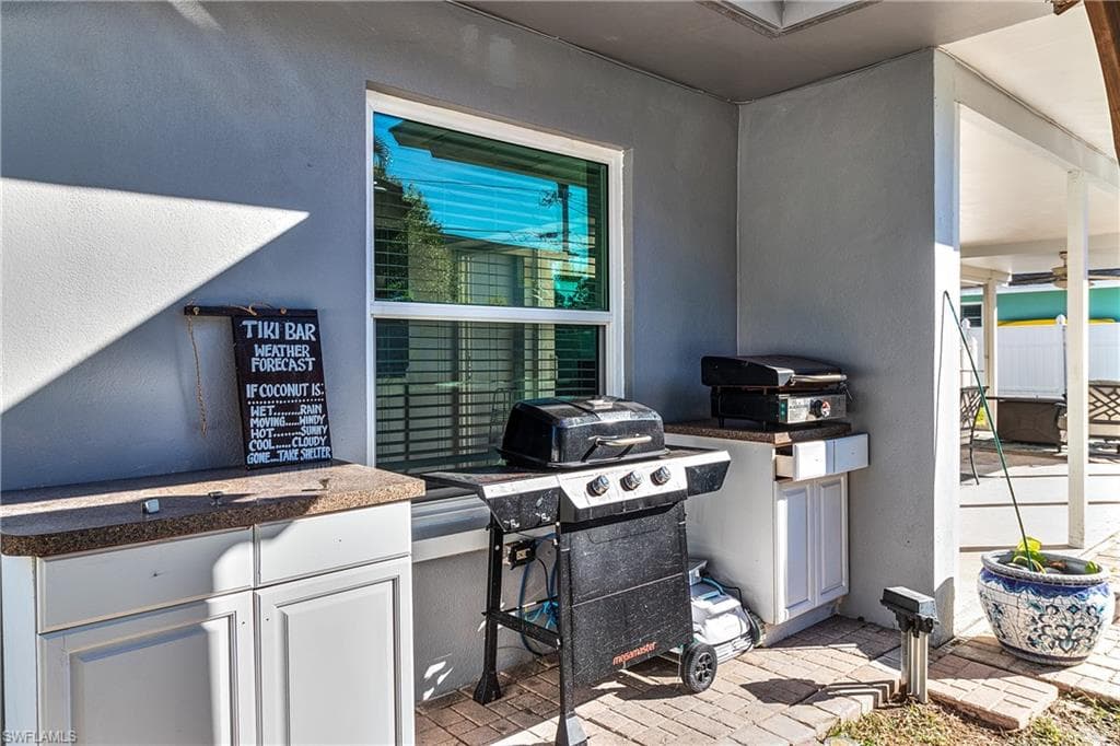 2376 Armour DR, DUNEDIN FL 34698-38