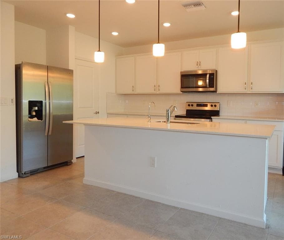 1437 Weeping Willow CT, CAPE CORAL FL 33909-9