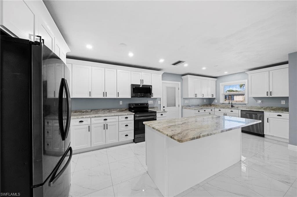 1956 Indian Creek DR, NORTH FORT MYERS FL 33917-5