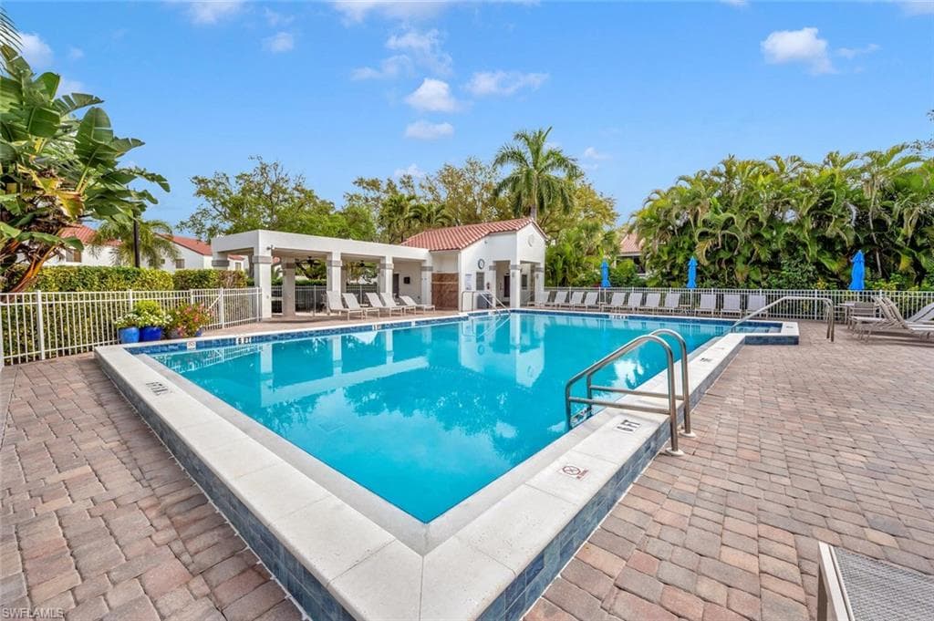 571 Beachwalk CIR # S201, NAPLES FL 34108-27