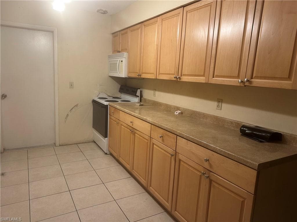 2300 Crystal DR, FORT MYERS FL 33907-4