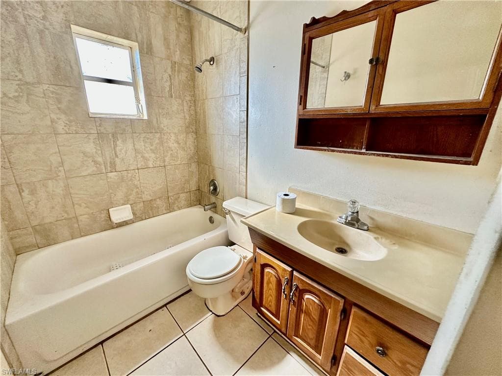 2300 Crystal DR, FORT MYERS FL 33907-7