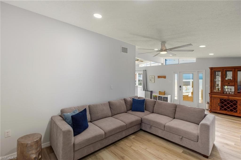 185 Hibiscus DR, FORT MYERS BEACH FL 33931-5