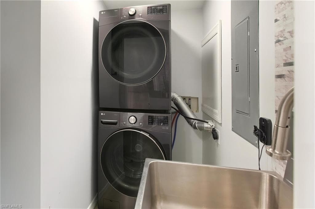 185 Hibiscus DR, FORT MYERS BEACH FL 33931-27