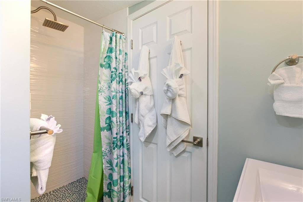 185 Hibiscus DR, FORT MYERS BEACH FL 33931-17