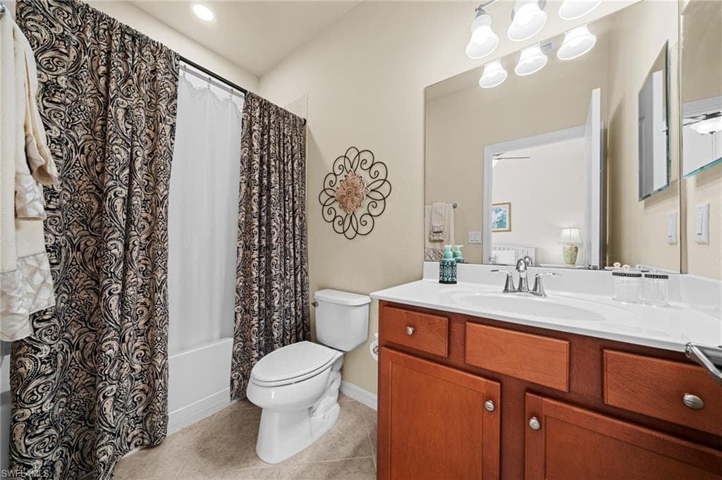 2728 Via Piazza LOOP, FORT MYERS FL 33905-17