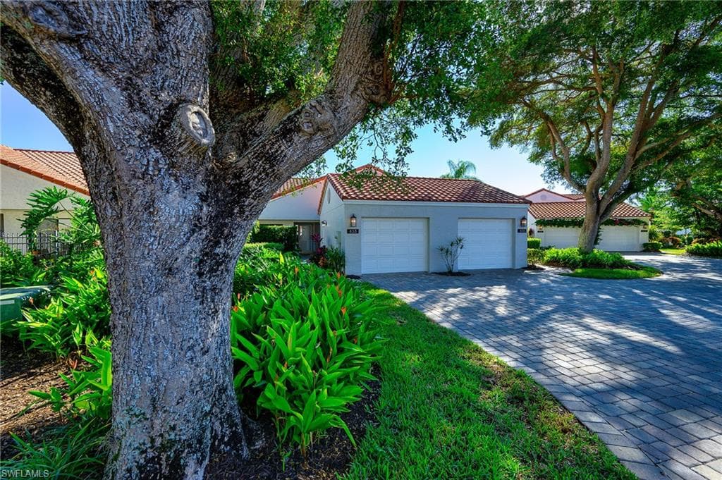 833 Reef Point CIR, NAPLES FL 34108-26
