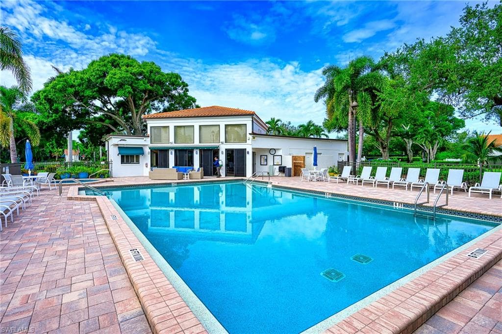 833 Reef Point CIR, NAPLES FL 34108-31