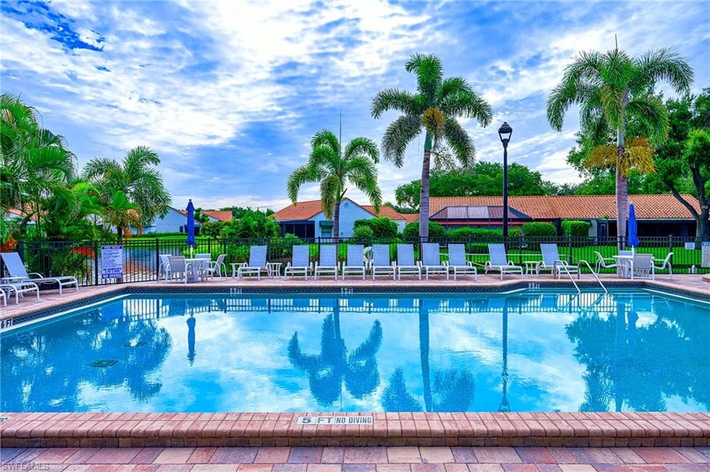 833 Reef Point CIR, NAPLES FL 34108-34