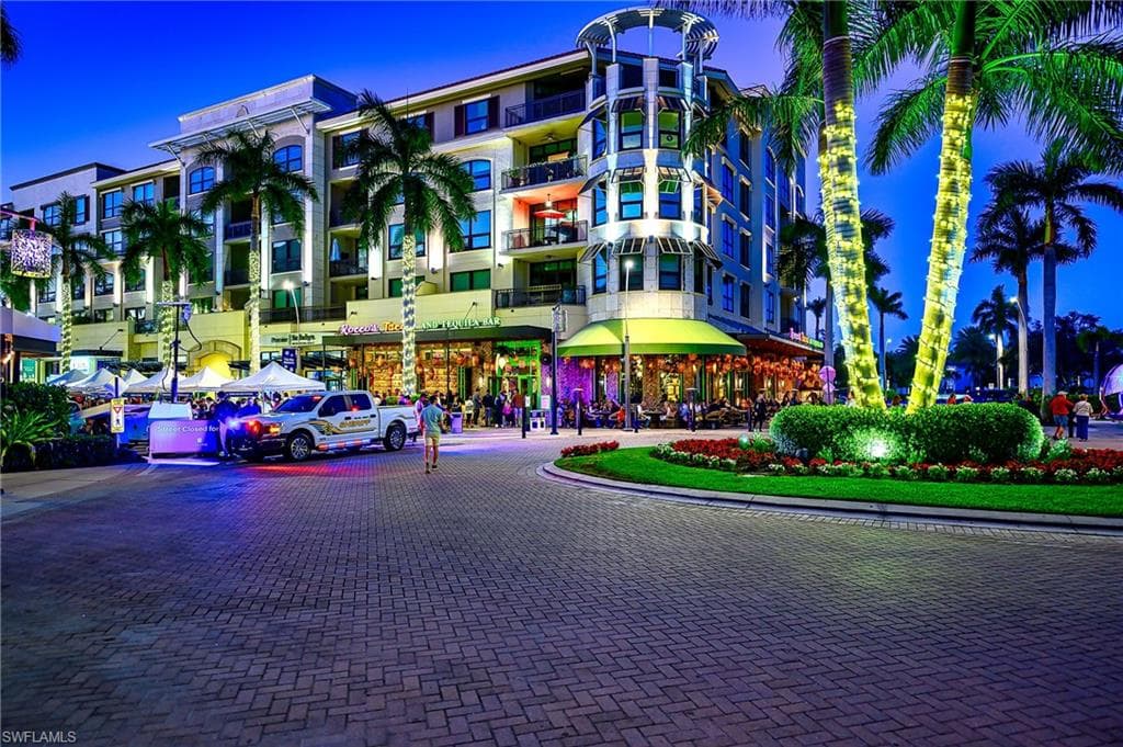 833 Reef Point CIR, NAPLES FL 34108-38