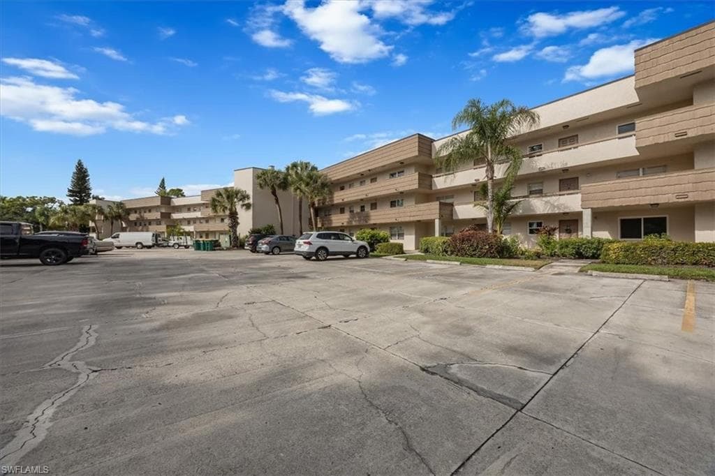 499 Forest Lakes BLVD # 110, NAPLES FL 34105-28